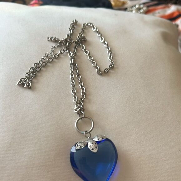 Blue heart crystal necklace - Picture 4 of 4
